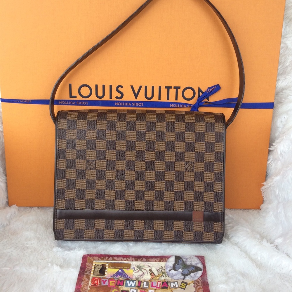 🔴SOLD🔴Authentic Louis Vuitton TriBeCa